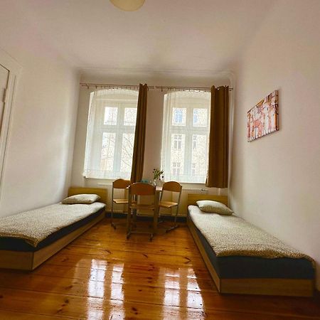 Хостел Lilia House Познань Экстерьер фото
