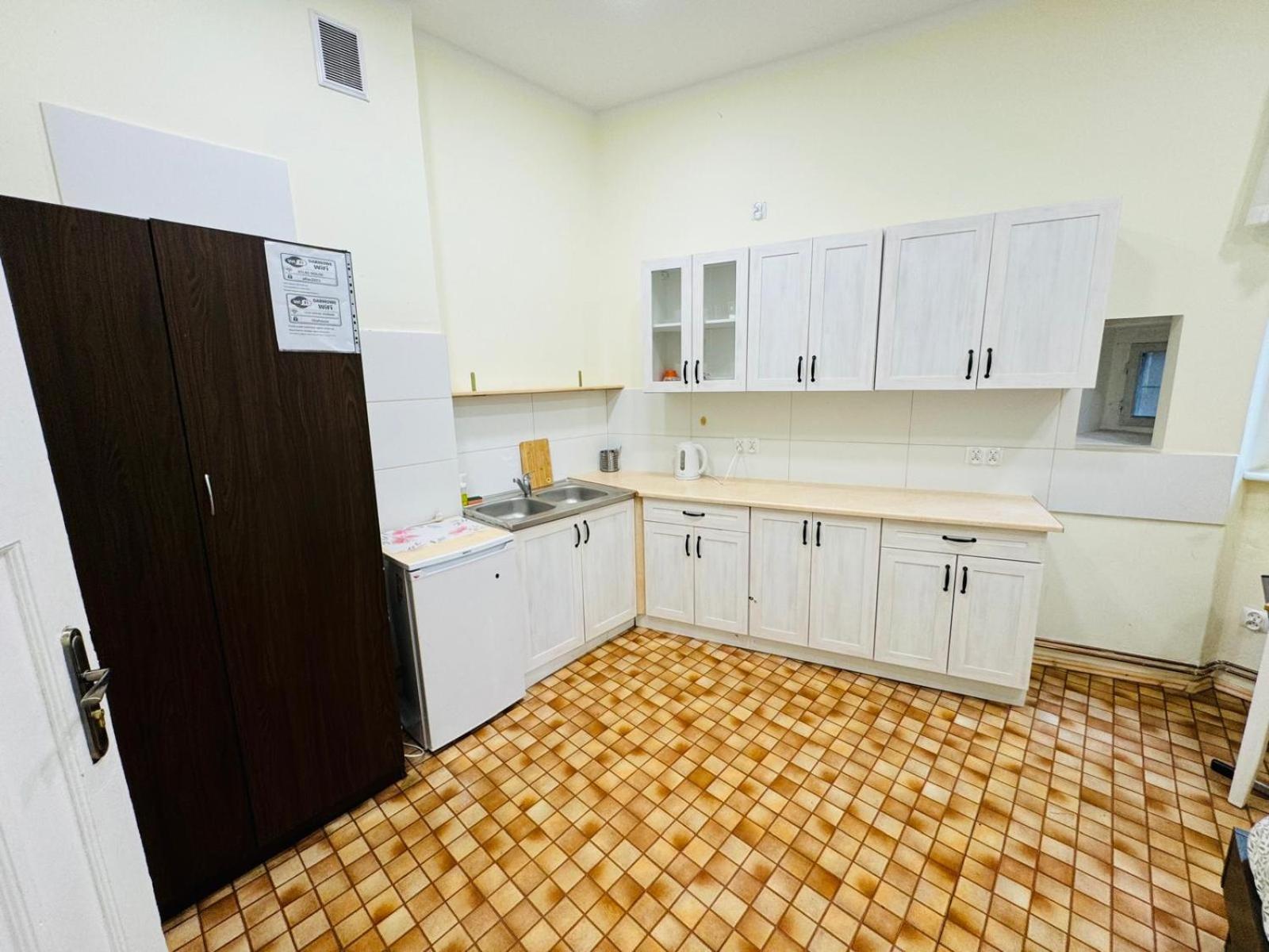 Хостел Lilia House Познань Экстерьер фото