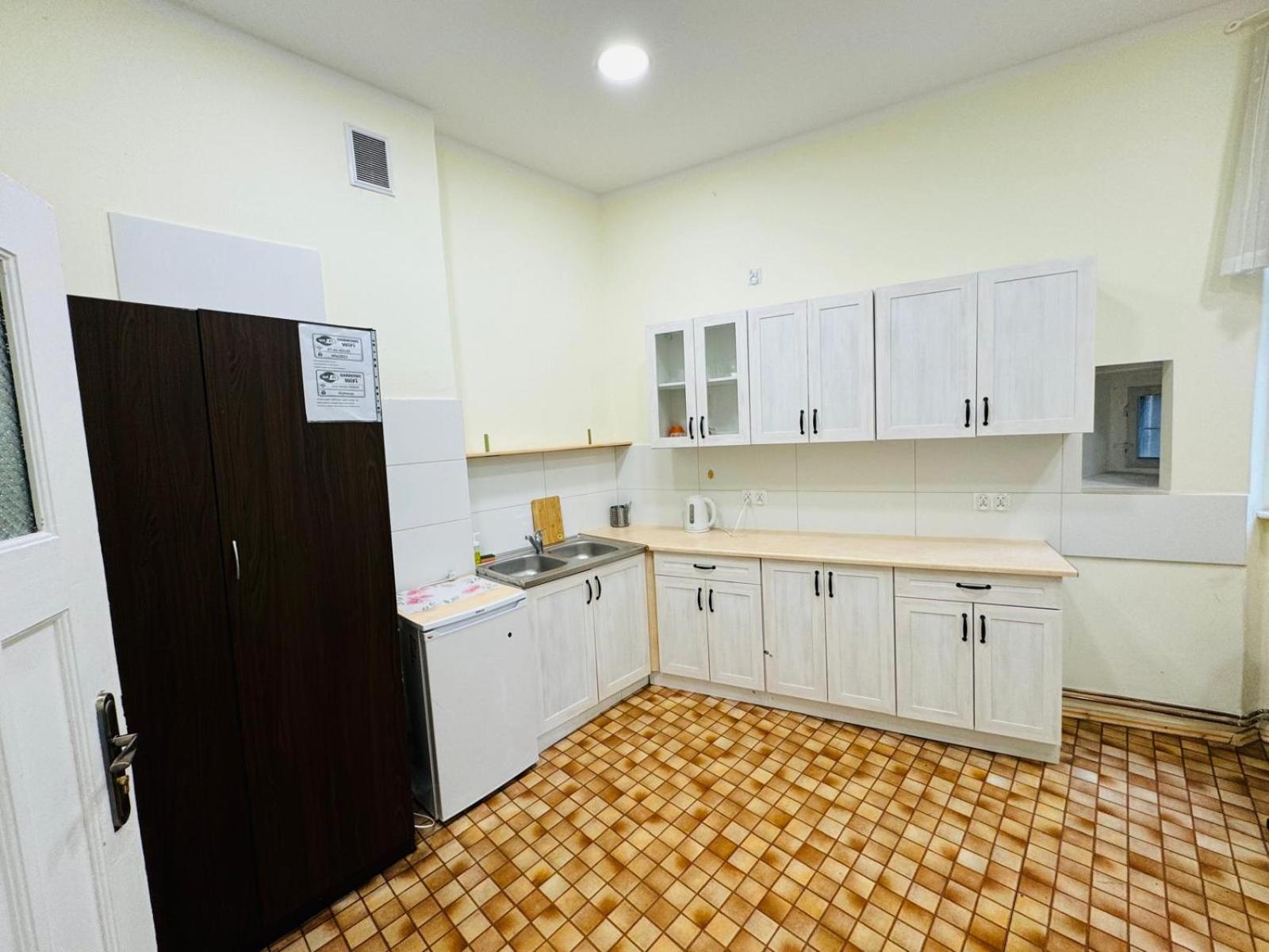 Хостел Lilia House Познань Экстерьер фото