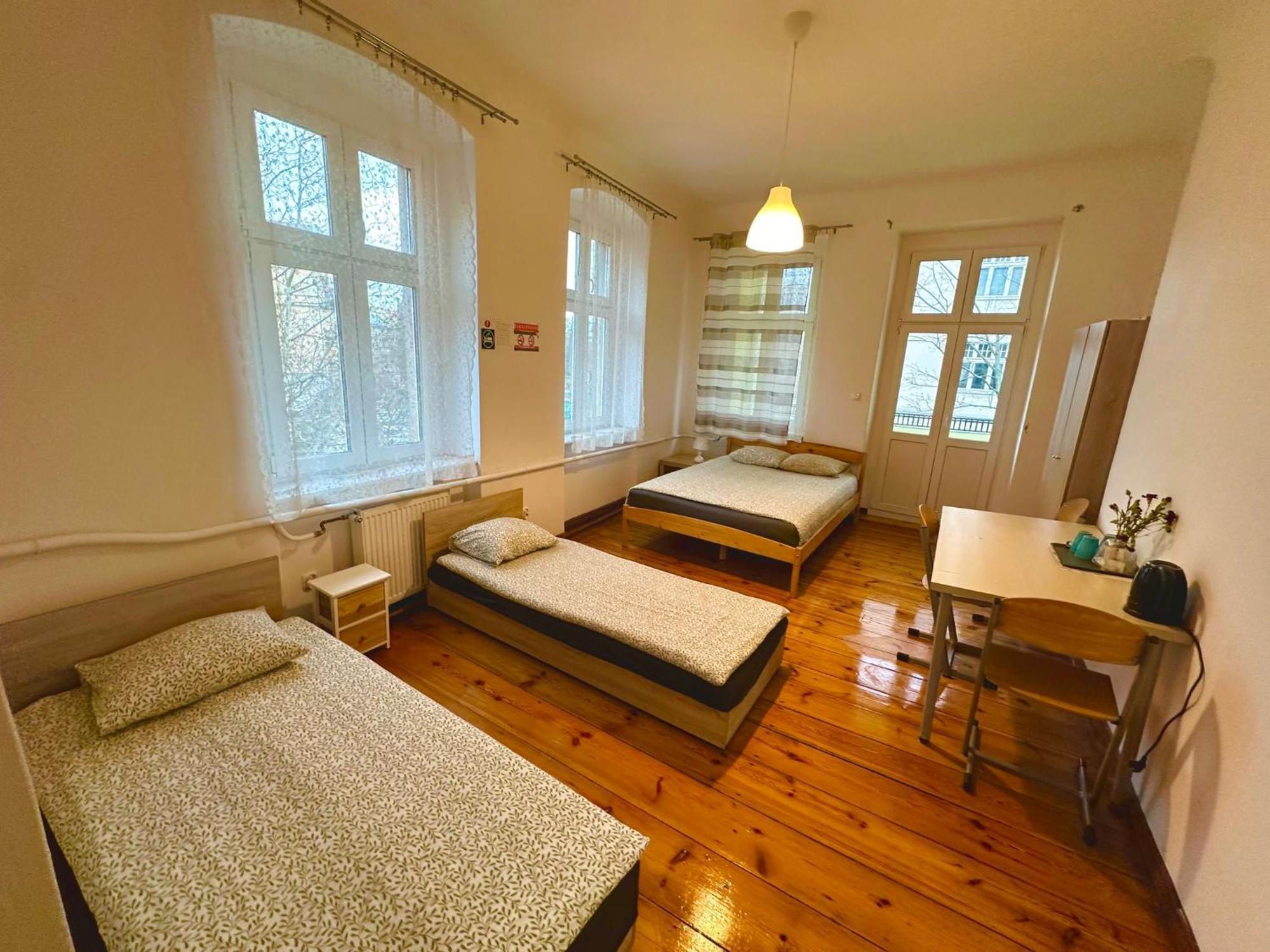Хостел Lilia House Познань Экстерьер фото