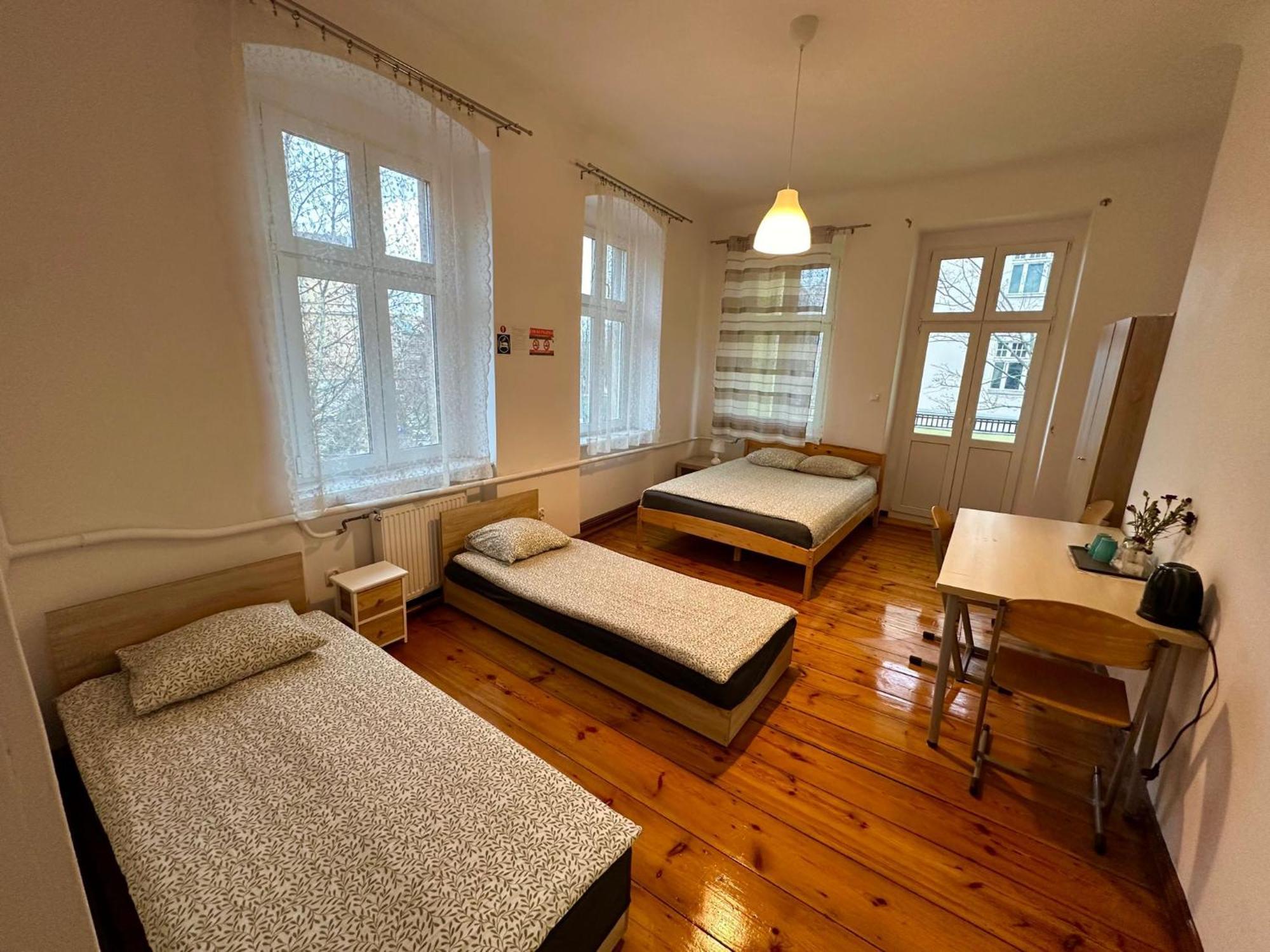 Хостел Lilia House Познань Экстерьер фото