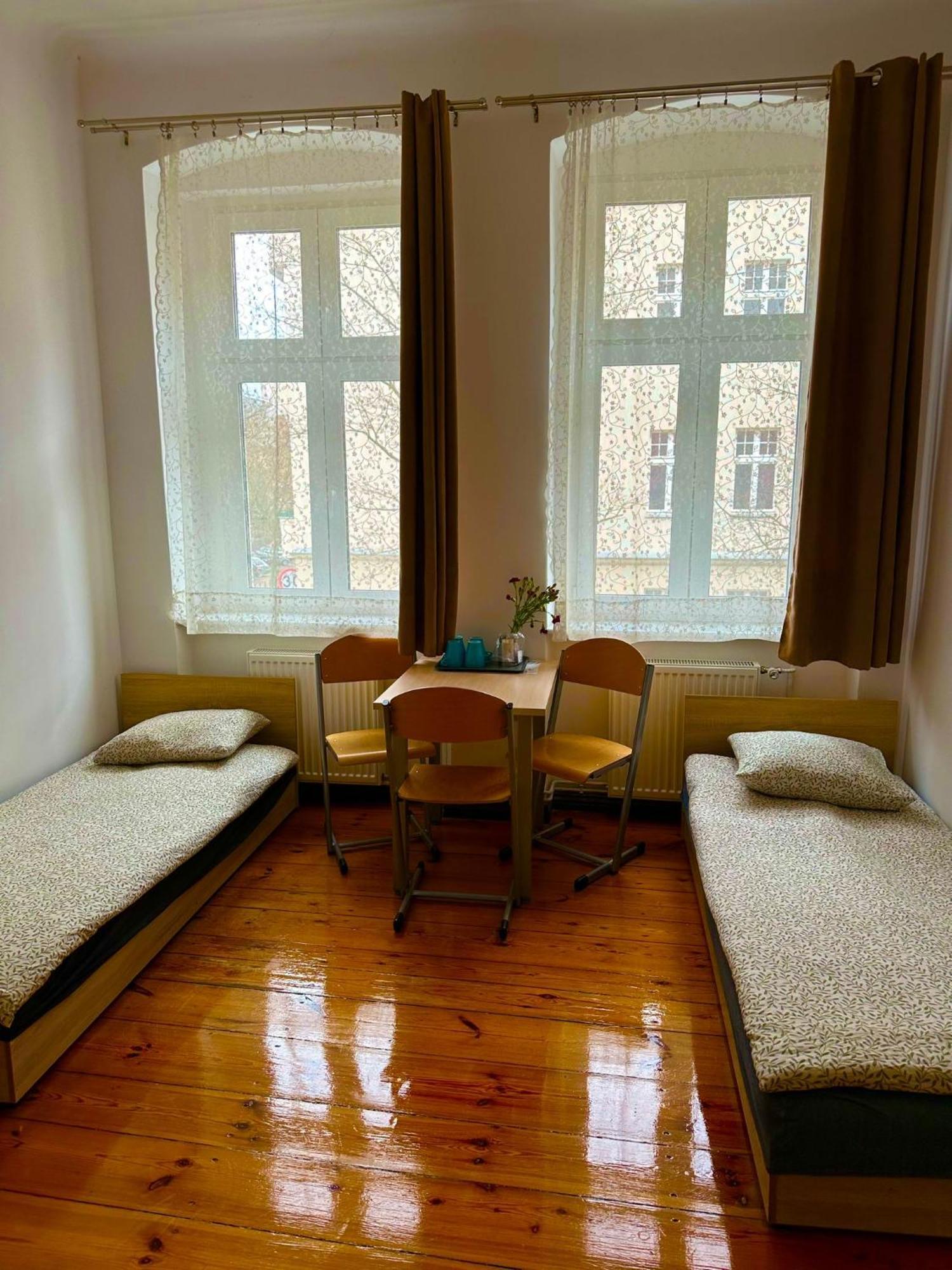 Хостел Lilia House Познань Экстерьер фото