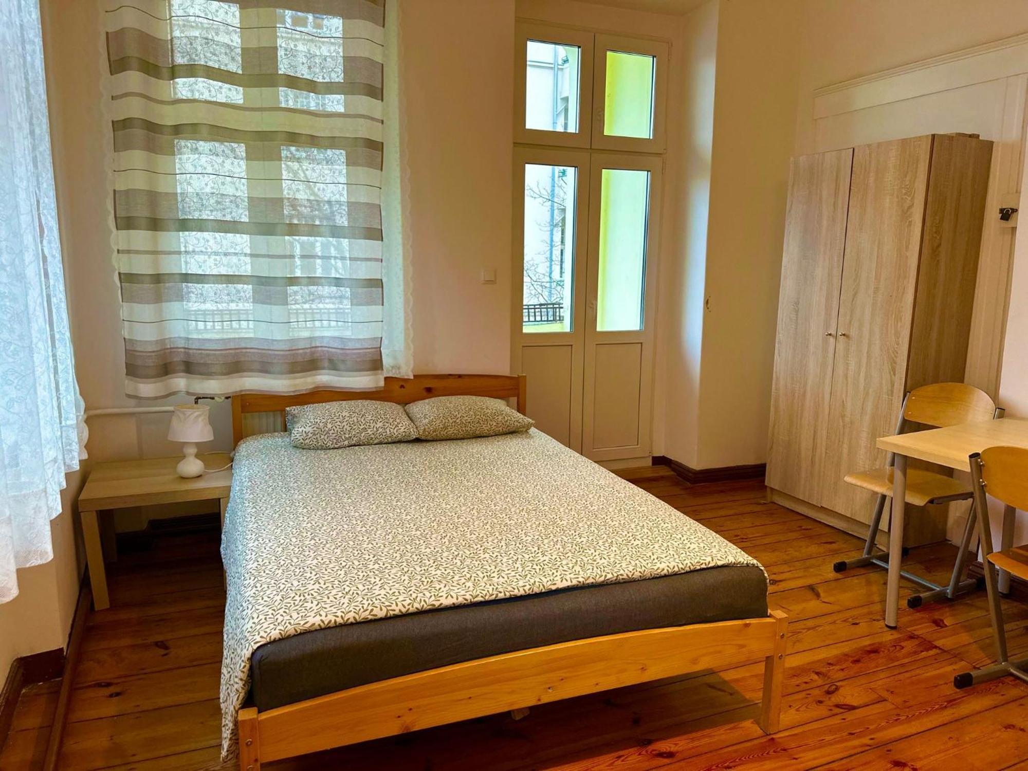 Хостел Lilia House Познань Экстерьер фото
