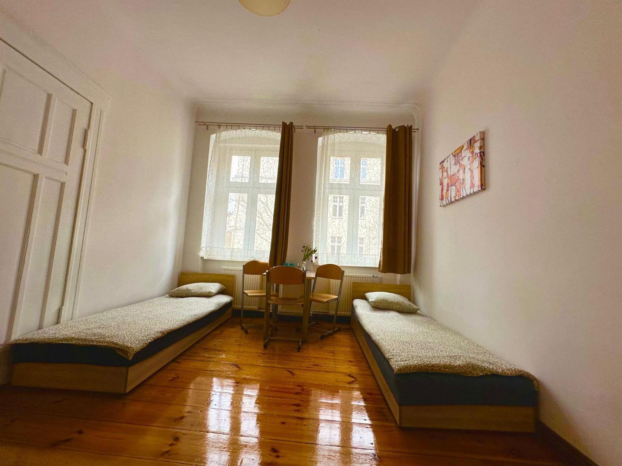 Хостел Lilia House Познань Экстерьер фото