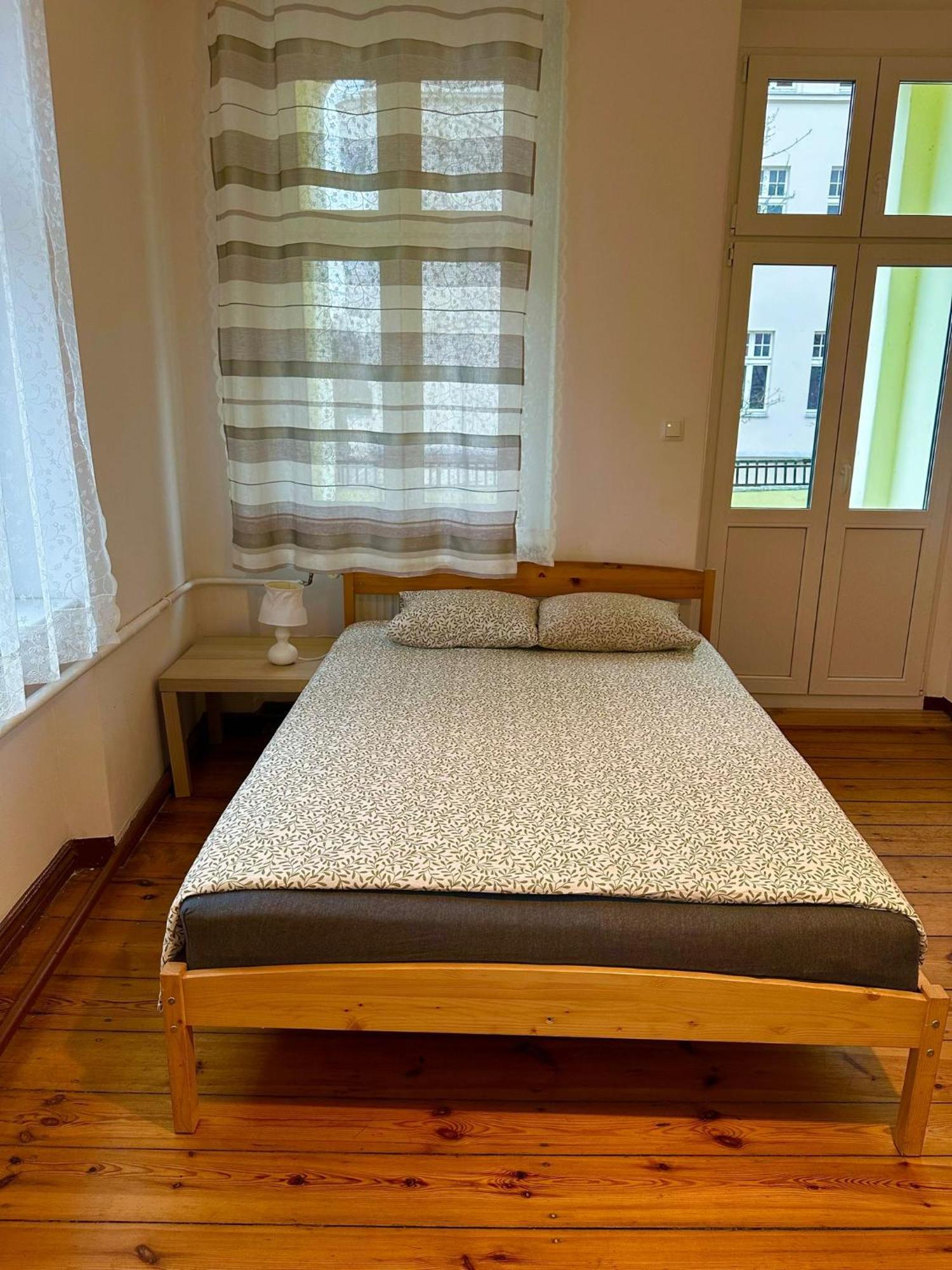 Хостел Lilia House Познань Экстерьер фото